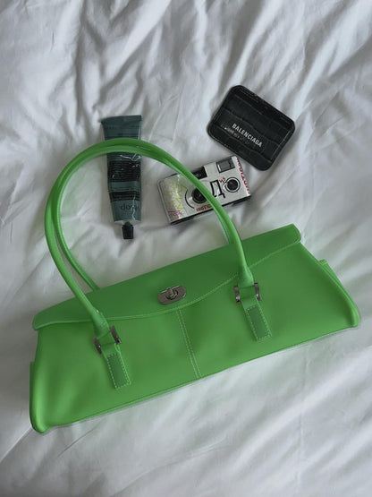 le.jelly baguette Y2K aesthetic – back to 2000s structured jelly bag